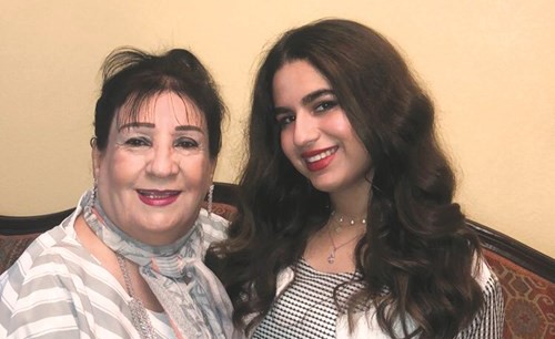 نور الضبيب مع جدتها ﻿