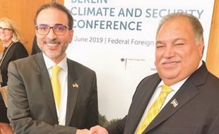 السفير نجيب البدر خلال مشاركته بالمؤتمر ﻿