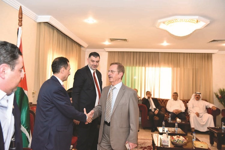 ترحيب بالمهنئين بالعيد ﻿