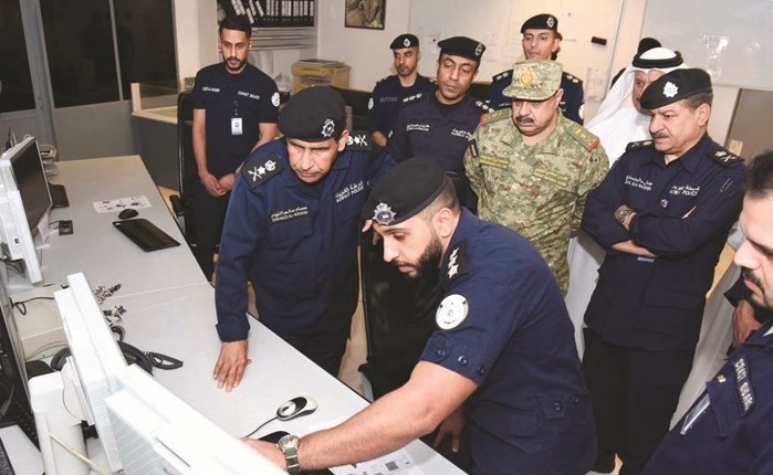 الفريق عصام النهام والفريق ركن هاشم الرفاعي يطلعان على منظومة عمل خفر السواحل برفقة اللواء جمال الصايغ﻿