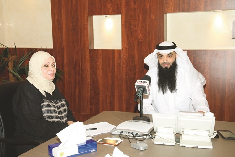 ماجد الشيباني متحدثا إلى الزميلة ليلى الشافعي- (زين علام)﻿