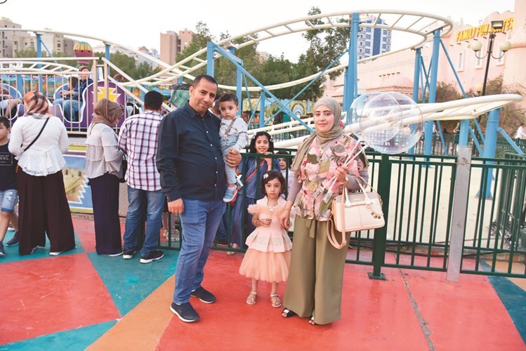 الزميل عبدالواحد أبو زيد وأسرته يحتفلون بالعيد﻿