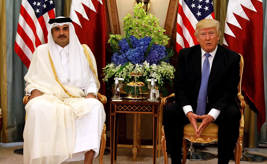 الرئيس الأميركي دونالد ترامب وأمير قطر الشيخ تميم بن حمد (أرشيفية)