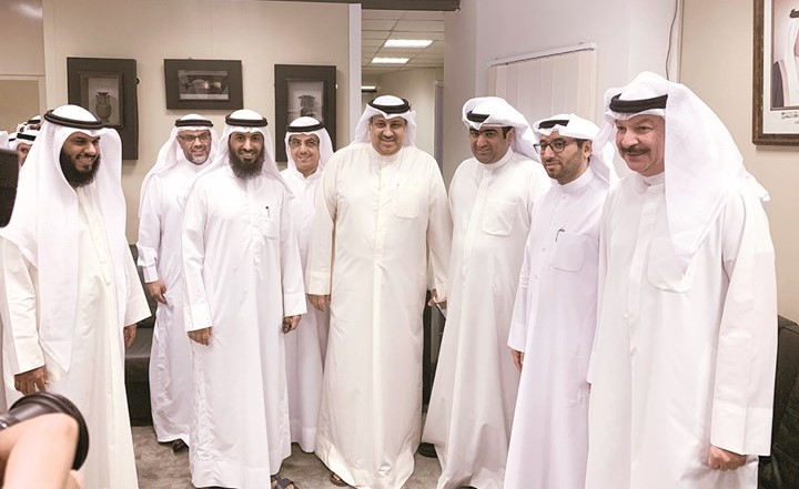 خالد الروضان وعبداللطيف السريع وعبدالله العفاسي ود.عبدالله العويصي وبعض الحضور﻿