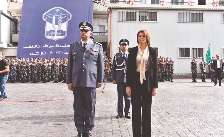 وزيرة الداخلية ريا الحسن و المدير العام لقوى الامن الداخلي اللواء عماد عثمان خلال الاحتفال لإحياء الذكرى 158 لتأسيس قوى الأمن(محمود طويل)﻿