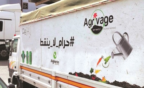 صورة لإحدى السيارات المستخدمة لجمع المخلفات من قبل فريق العمل القائم على هذه المبادرة﻿