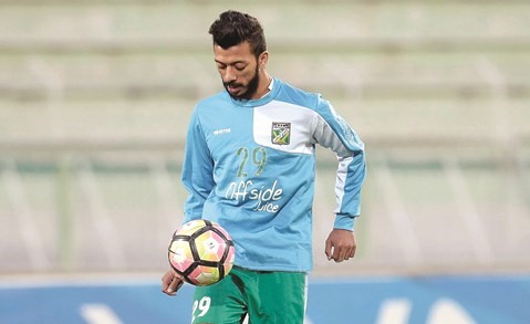 علي فورد يلعب في مركز قلب الدفاع ﻿