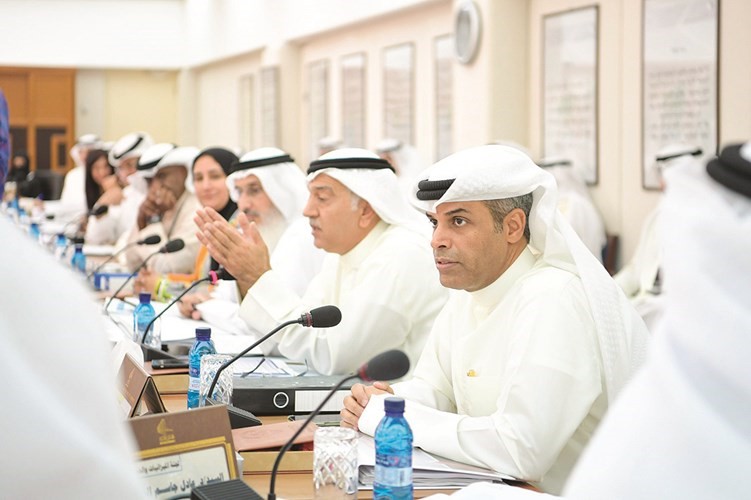 د.خالد الفاضل وهاشم هاشم خلال الاجتماع﻿