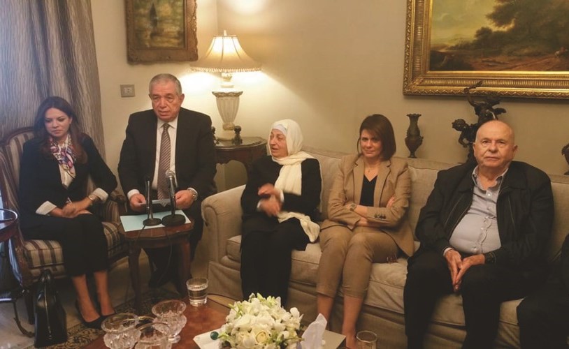 كتلة المستقبل النيابية خلال اجتماعها في منزل النائب سمير الجسر في مدينة طرابلس برئاسة النائب بهية الحريري﻿