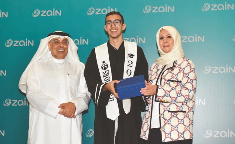 تكريم المتفوق إبراهيم مصطفى﻿