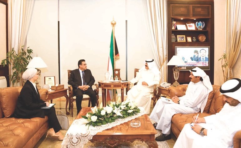 نائب وزير الخارجية خالد الجارالله مستقبلا السفير المصري طارق القوني﻿