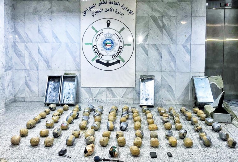 ضبط طراد على متنه 94 قطعة حشيش ومواد مخدرة أخرى