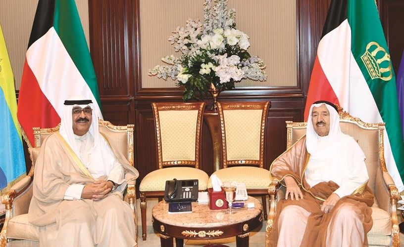 صاحب السمو الأمير الشيخ صباح الأحمد مستقبلا الشيخ مشعل الأحمد﻿