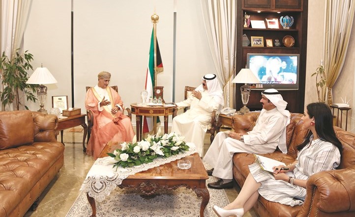 خالد الجارالله مستقبلا السفير عدنان الأنصاري﻿