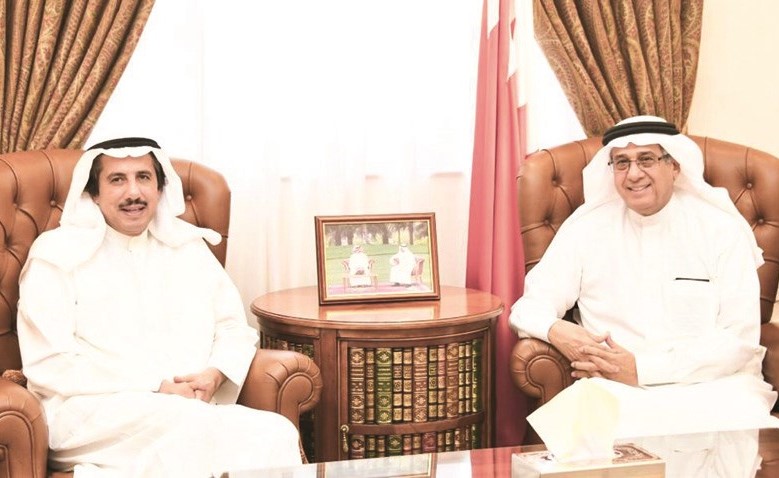 المستشار نبيل الحمر مستقبلا السفير الشيخ عزام الصباح﻿
