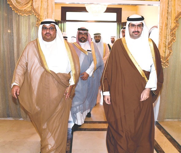 الشيخ فهد جابر المبارك مع ممثل رئيس وزراء البحرين﻿