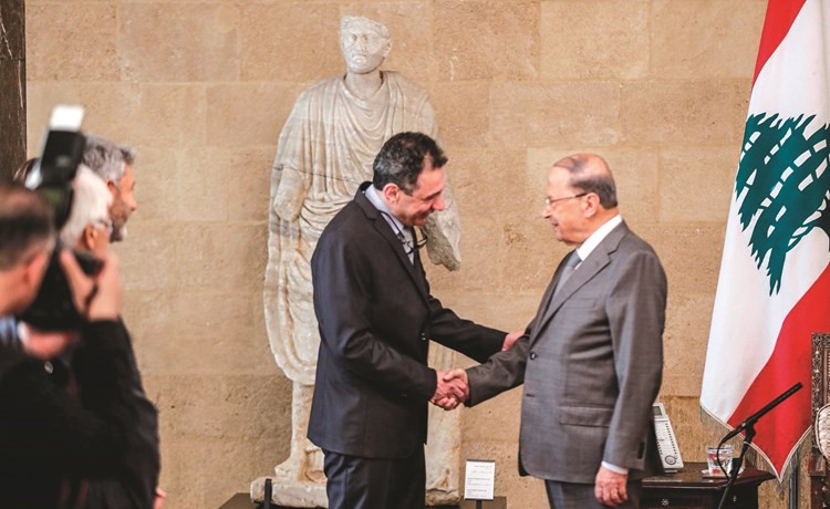 الرئيس اللبناني العماد ميشال عون مستقبلا في بعبدا اللبنانيالاميركي نزار زكا المفرج عنه في ايران	(محمود الطويل)﻿