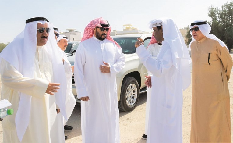 الشيخ طلال الخالد متفقدا مواقع إنشاء المدارس الجديدة﻿