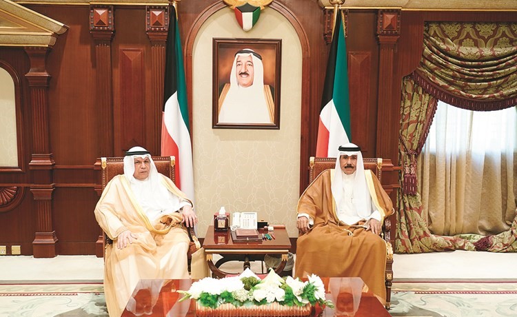 سمو ولي العهد الشيخ نواف الأحمد مستقبلا الشيخ خالد الجراح﻿