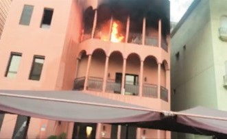الشرفة التي اندلعت فيها النيران﻿
