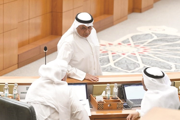 الشيخ خالد الجراح خلال الجلسة﻿