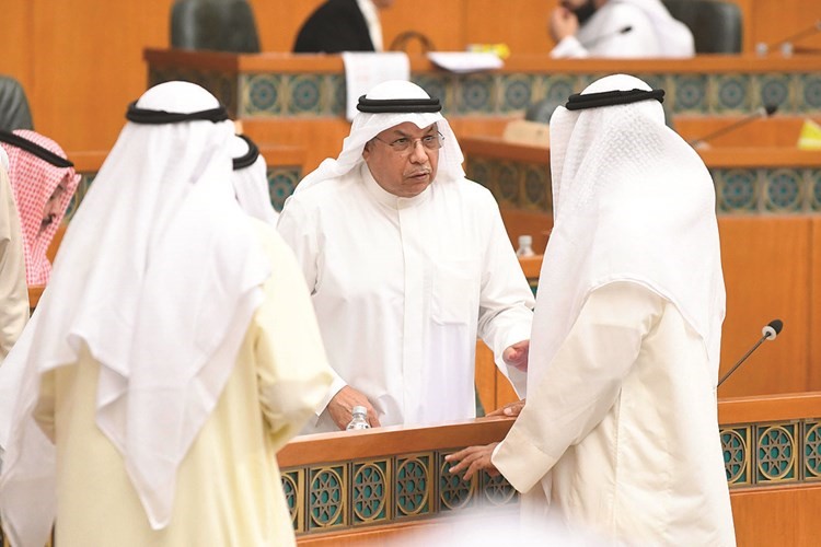 الشيخ خالد الجراح خلال الجلسة﻿