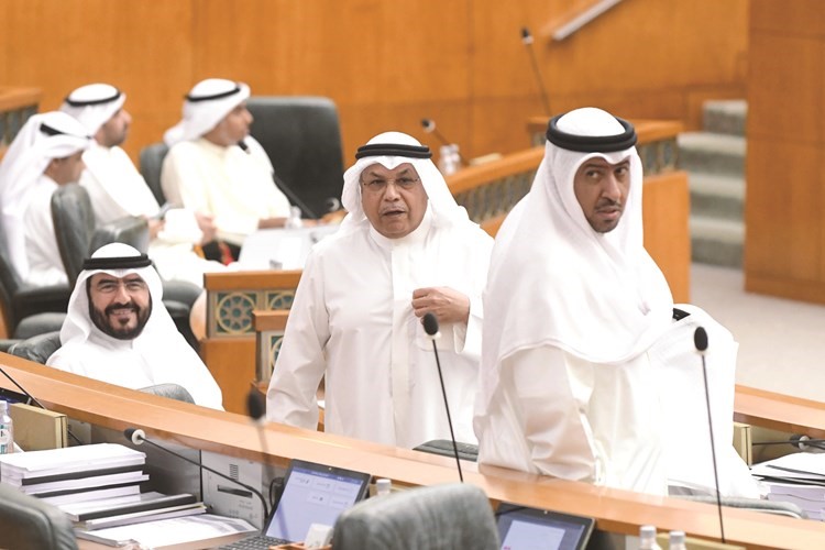 د.فهد العفاسي والشيخ خالد الجراح وسعدون حماد ﻿