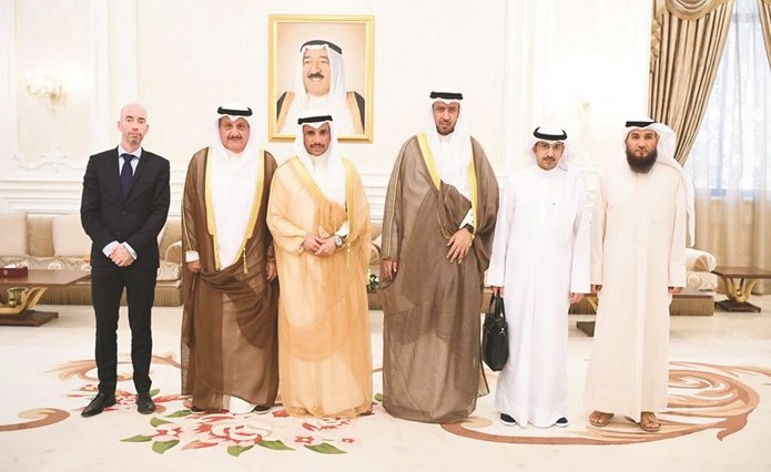 الرئيس الغانم ونائبه عيسى الكندري وعبدالوهاب البابطين ود.فهد العفاسي وعلام الكندري﻿