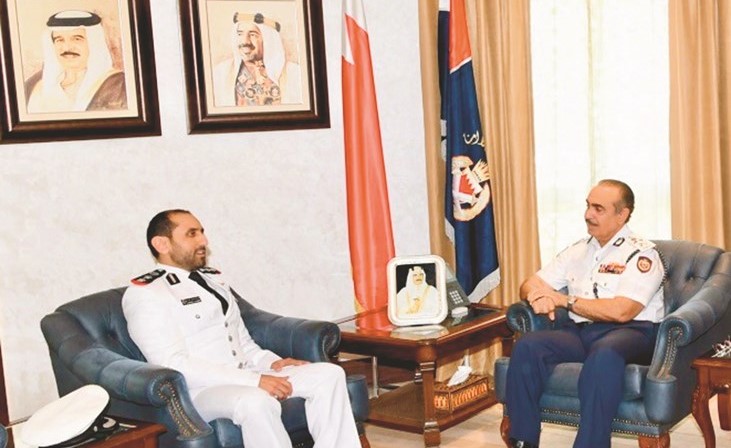وزير الداخلية البحريني الفريق أول الشيخ راشد بن عبدالله وقائد قوة الواجب العقيد مبارك الصباح﻿