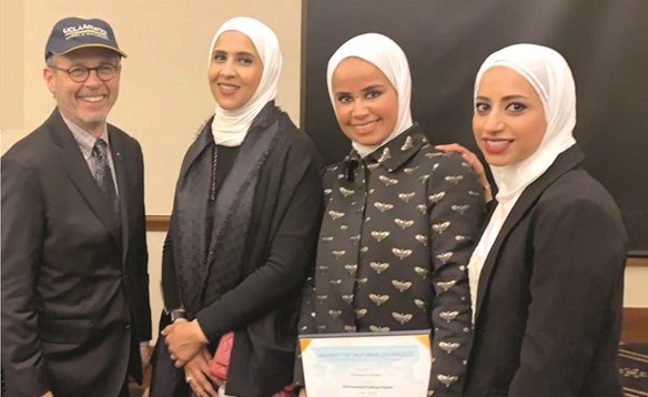 جانب من تقديم الموظفات للفكرة الابتكارية في الكويت والولايات المتحدة﻿