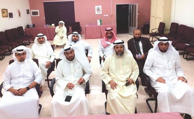عدد من الحضور في اجتماع الجمعية العمومية لجمعية مقومات حقوق الإنسان﻿