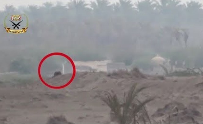 بالفيديو.. وحدة خاصة من الشرعية تقتل قناصي الحوثي في الحديدة