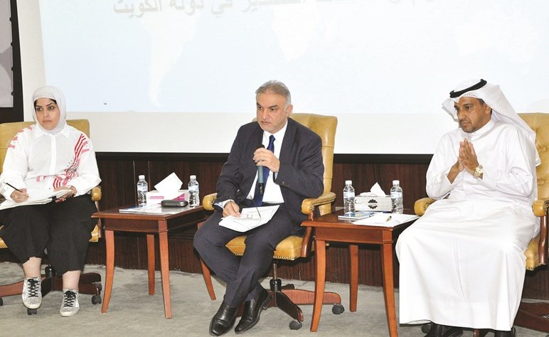 عبدالكريم تقي متحدثا خلال اللقاء السنوي لهيئة الصناعة﻿