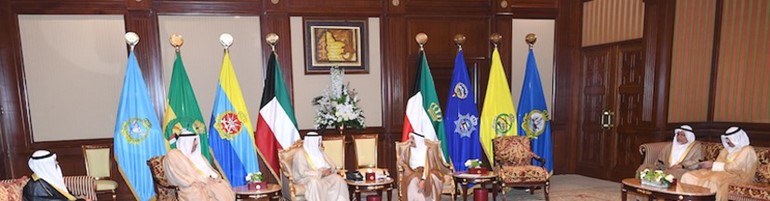 صاحب السمو الأمير الشيخ صباح الأحمد مستقبلا فهد الشعلة وأسامة العتيبي وبدر الرفاعي﻿