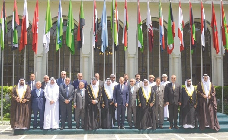 رئيس البرلمان العربي وأعضاء الوفود البرلمانية في لقطة تذكارية﻿