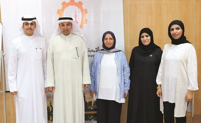  د.فاطمة الثلاب وأعضاء مجلس الإدارة﻿