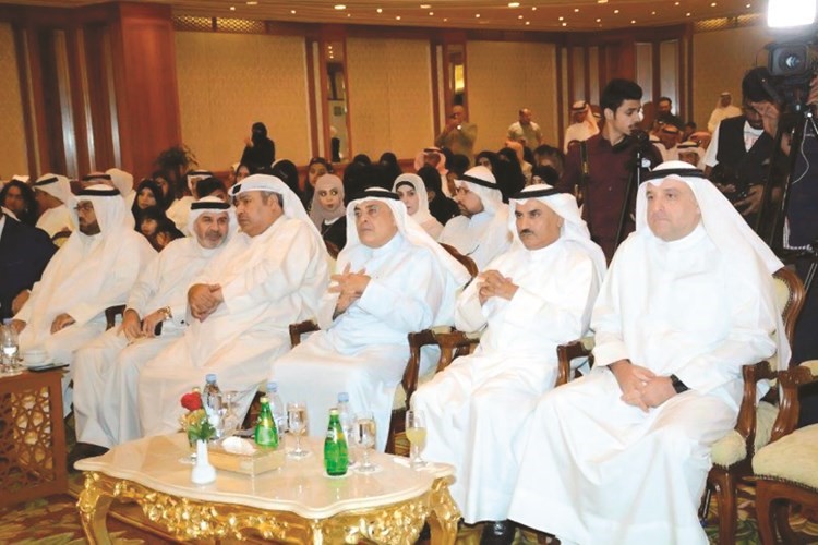 د.سعود الحربي وفيصل المقصيد ووليد مندني وفهد الغيص في مقدمة الحضور ﻿