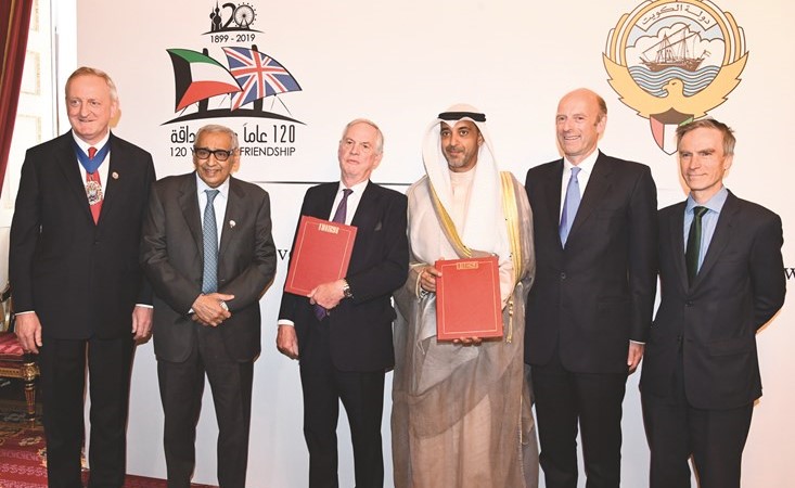 مبعوث صاحب السمو الأمير الشيخ محمد العبدالله والسفير خالد الدويسان وعدد من المسؤولين البريطانيينخلال الاحتفال ﻿