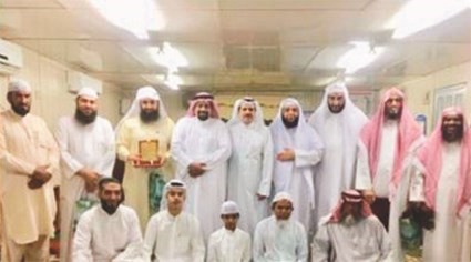 لقطة تذكارية مع المكرمين في مسجد محمد السبيعي﻿