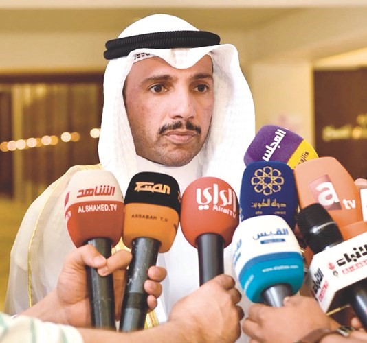 رئيس مجلس الأمة مرزوق الغانم متحدثا للصحافيين﻿