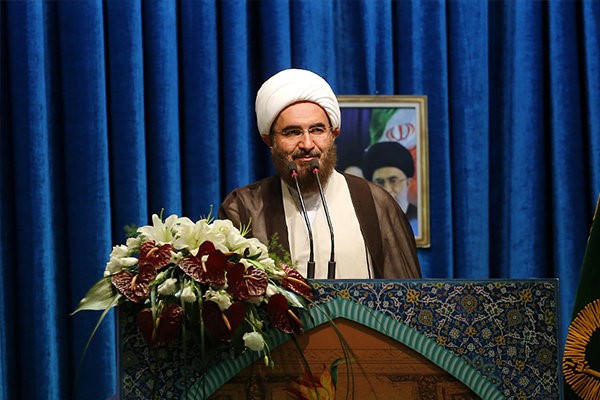 خطيب صلاة الجمعة الإيراني محمد جواد أكبري 
