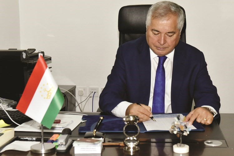 سفير جمهورية طاجيكستان د.زبيد الله زبيدوف﻿