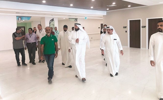 الشيخ د. باسل الصباح خلال جولته التفقدية في مستشفى الجهراء الجديد﻿