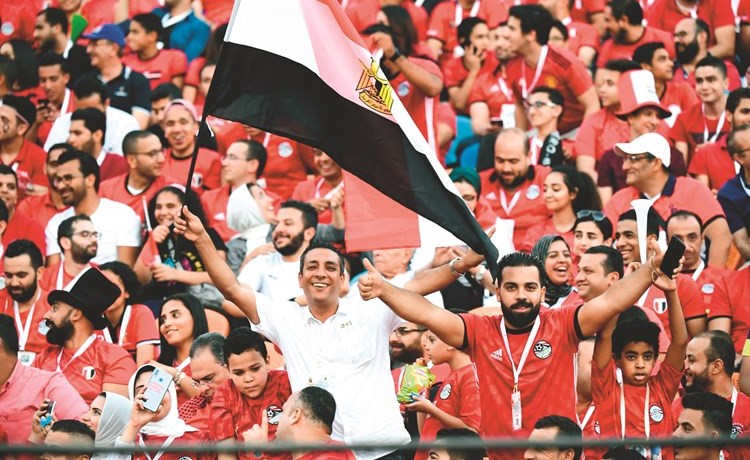 الجماهير تهتف باسم أبوتريكة
