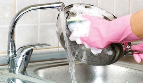 هل تكره غسل الأواني؟ إليك حركة الإناء الواحد