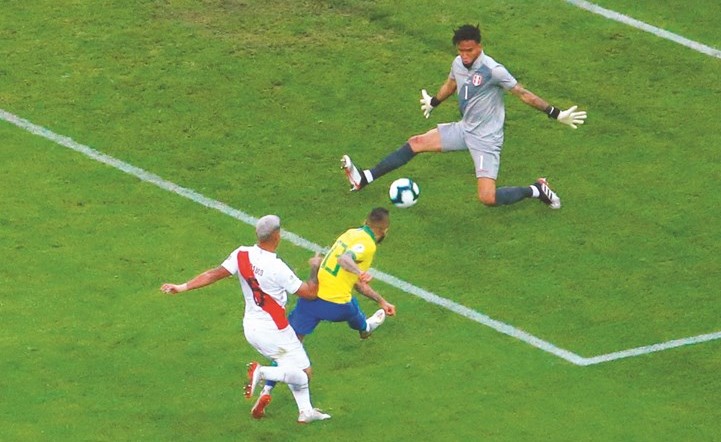 البرازيل تسحق بيرو.. وفنزويلا ترافقها لربع النهائي