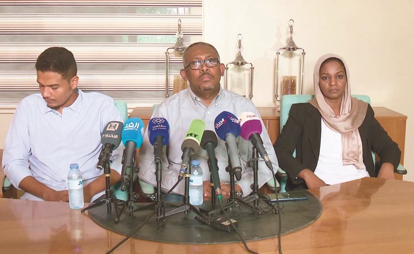 جانب من المؤتمر الصحافي للمعارضة السودانية امس 	(أ.ف.پ)﻿