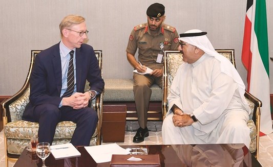 الشيخ ناصر صباح الأحمد مستقبلا براين هوك﻿