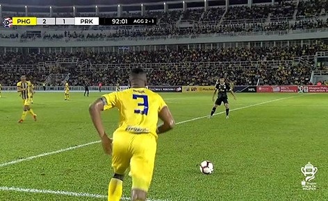 بالفيديو.. لاعب فرنسي يسجل هدفا خرافيا في الوقت بدل الضائع