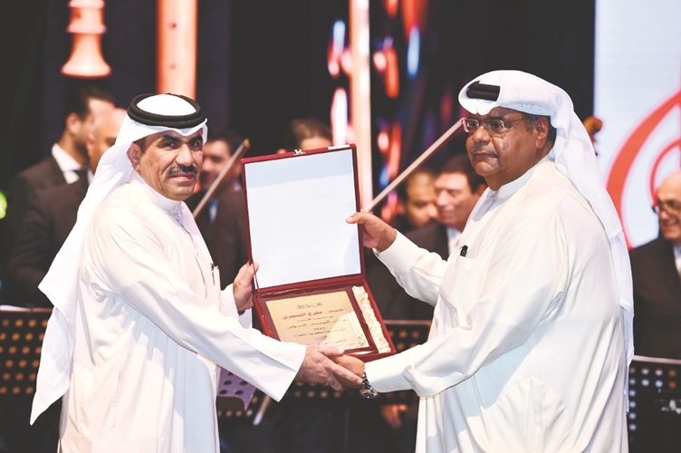 شيخ الملحنين أنور عبدالله وتكريم خاص لـالأنباء﻿